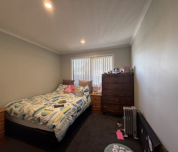 Luxury & Comfort - 4 Bedroom house - Photo 3