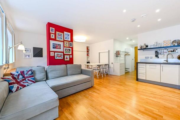 Studio to rent - Photo 1