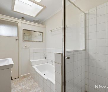 23 Astelot Drive, DONVALE - Photo 5