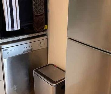 Stunning Harbour View 1BR Flat! - Photo 2