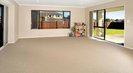 Stunning 4BR Home in East Tamaki! - Photo 5