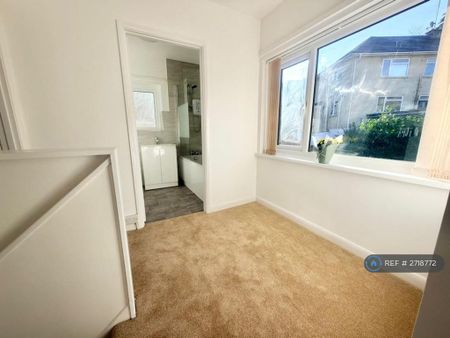 3 bedroom semi-detached house to rent - Photo 3