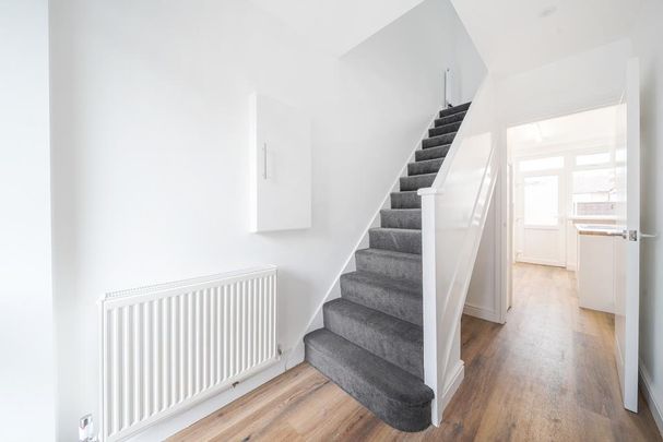 3 bedroom terraced house to rent - Photo 1