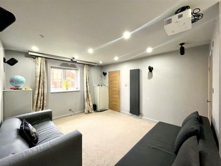 5 bedroom detached house to rent - Photo 5