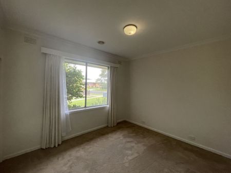 COMFORTABLE FAMILY HOME ! - Photo 3