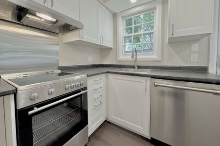 For Lease - 165 Oxford Street, London North, Ontario - Photo 4