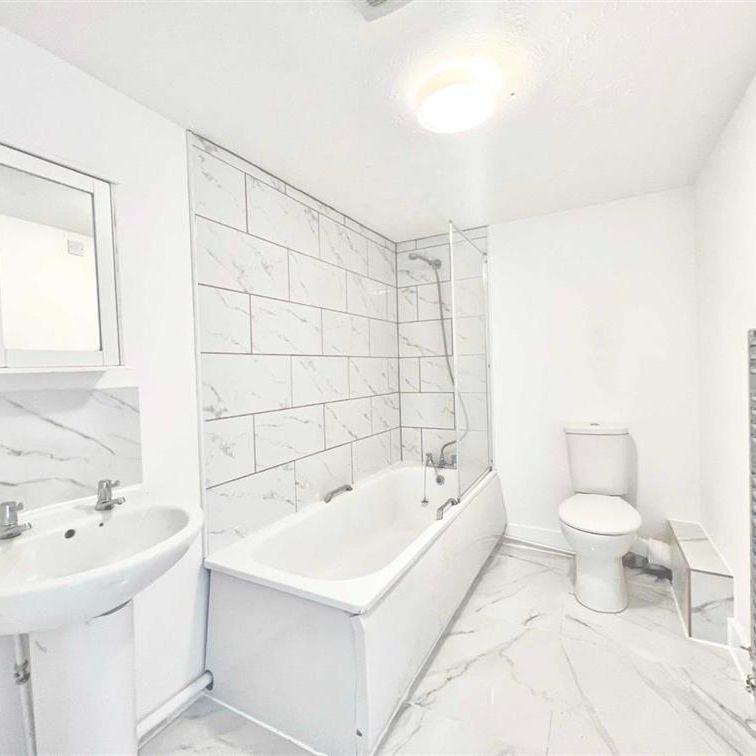 St. Peters Street, Bedford - Photo 1