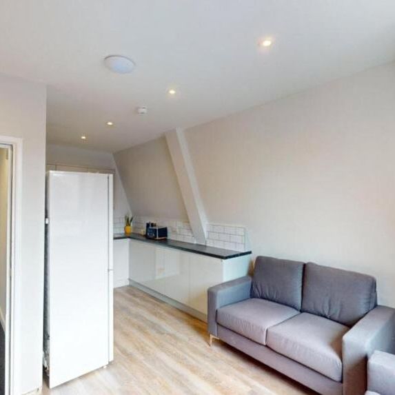 4 bedroom property to rent - Photo 1