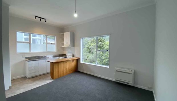 3 bedroom, Newtown - Photo 1