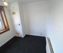 3 bedroom flat to rent - Photo 4
