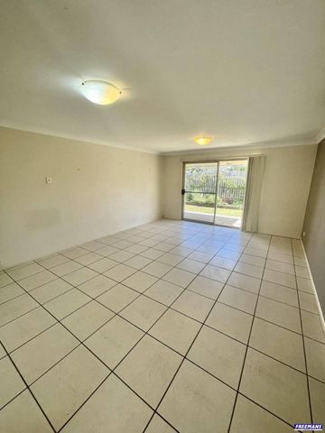 Modern 2 Bedroom Unit in Great Complex - Photo 3