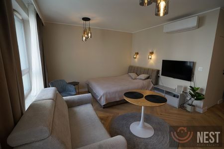 Stare Miasto: Duża kawalerka - Zdjęcie 3