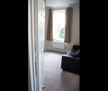 4 Bed Semi-Detached House, Bridge Grove, NG2 - Photo 2