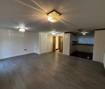 4 bedroom terraced house to rent - Photo 1