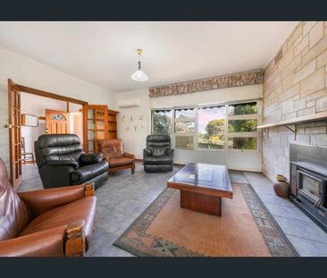 Spacious 3 Bedroom Famly Home - Photo 1