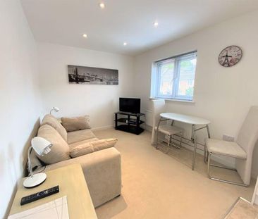 1 bedroom coach house to rent - Photo 1