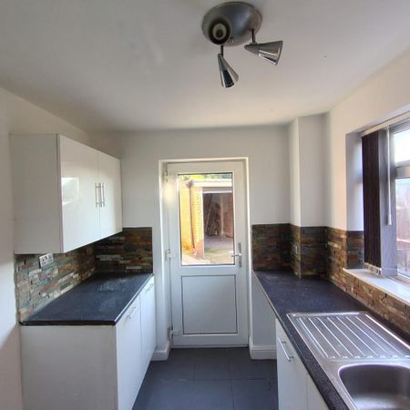 3 bedroom detached house to rent - Photo 2