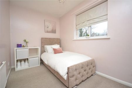 2 bedroom end of terrace house to rent - Photo 2
