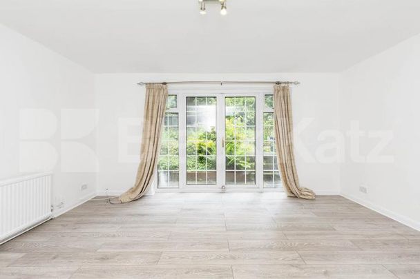 2 bedroom 2 bathroom maisonette with garden located close to Highgate station - Photo 1