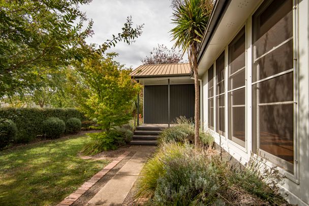 25 Carrington Street, Deakin. - Photo 1