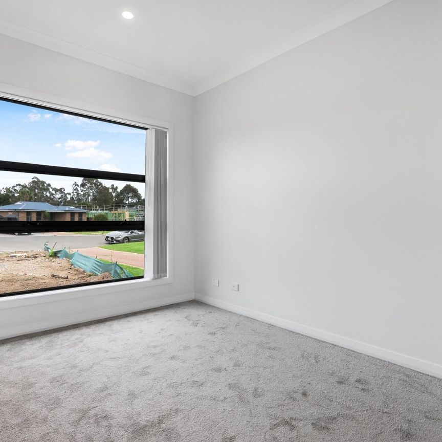 2/5 Grafton Place, Jamisontown - Photo 1