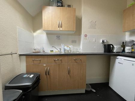 1 bedroom in a house share to rent - Photo 5