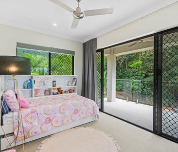 Executive family home with pool and modern comforts - Photo 5