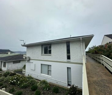 Fully furnished and a fantastic location! - Photo 5