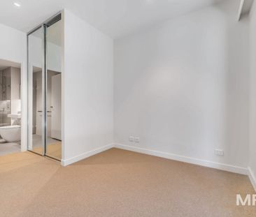 Sensational opportunity to live in the heart of the CBD in style - Photo 3