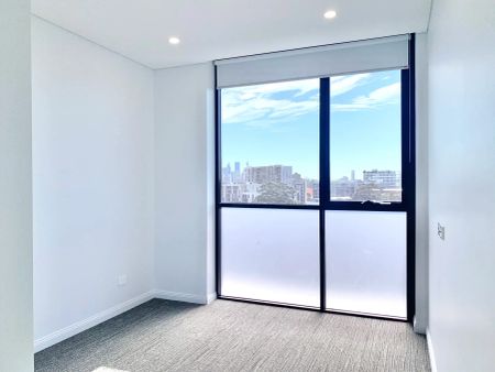 Furnished Sophisticated Two-Bedroom Apartment Moments from Green Square Station - Photo 5