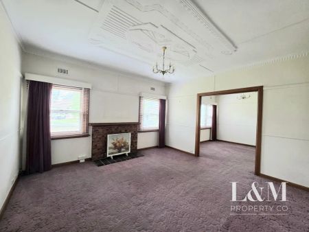 “Charm and Elegance in the Heart of Essendon..!!” - Photo 3