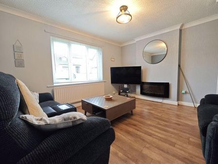 2 bedroom semi-detached house to rent - Photo 2