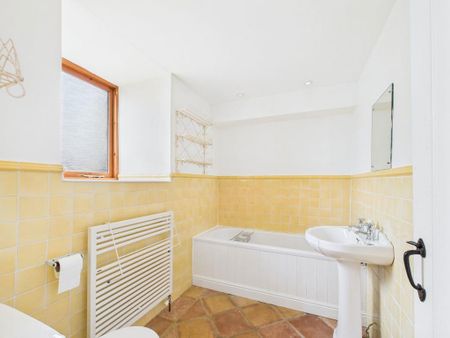 3 bedroom barn conversion to rent - Photo 5
