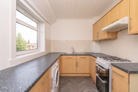 3 bedroom flat to rent - Photo 2