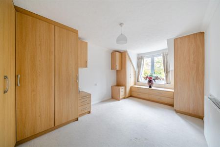 Greenacres Lodge, Warlingham - Photo 2