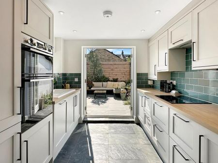 2 bedroom end of terrace house to rent - Photo 4