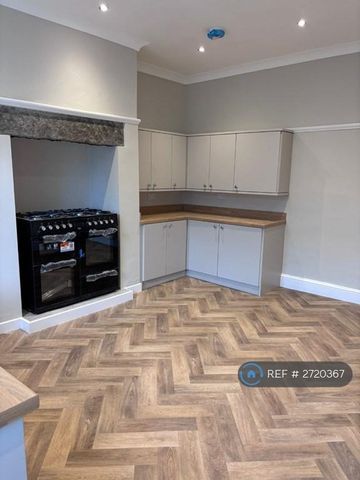 4 bedroom terraced house to rent - Photo 2