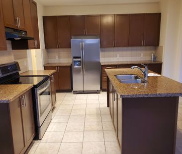 For Lease - 211 Symington Avenue, Oshawa, Ontario - Photo 6