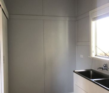 Neat, tidy and sun filled! - Photo 6