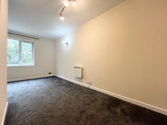 1 Bedroom Flat - Purpose Built To Let - Photo 1