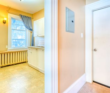 For Lease - 1110 Simcoe Street Unit# Upper #3, Oshawa, Ontario - Photo 6