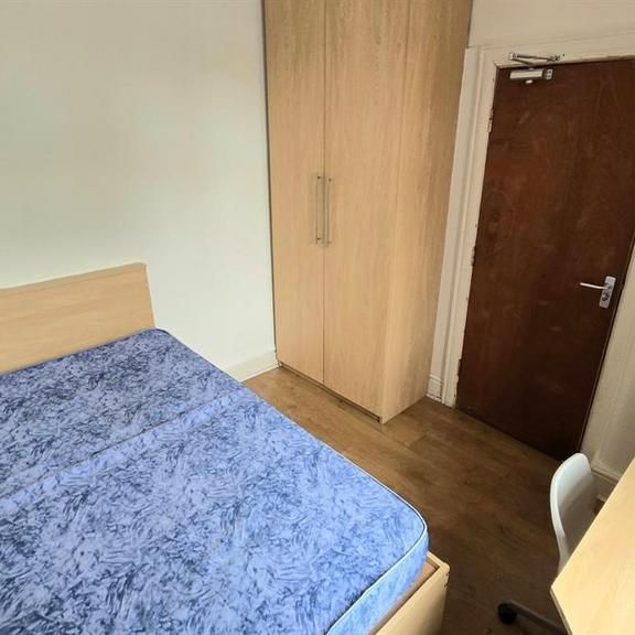 9 bedroom house to rent - Photo 1