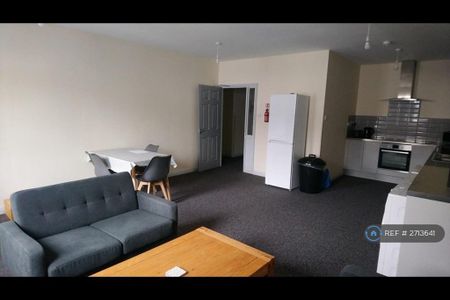 3 bedroom flat to rent - Photo 3