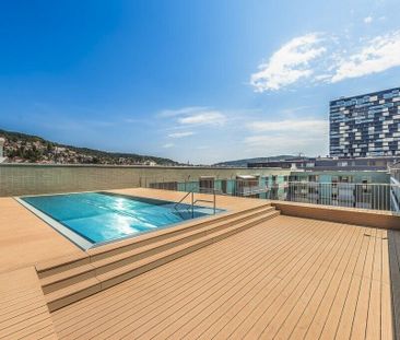 Exclusive living with rooftop pool - Photo 4