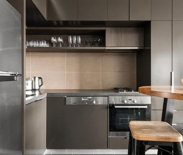 Effortless Inner-City Living with city skyline views - Photo 6