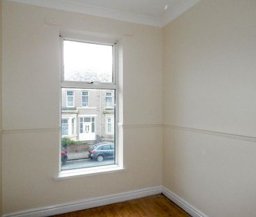 3 bedroom flat to rent - Photo 3