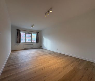 Lichtrijk appartement met twee slaapkamers - Photo 5