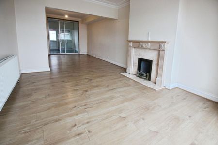 3 bedroom House To Let Total Size: 1002 SQ FT - Photo 2