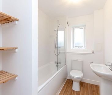 4 bedroom detached house to rent - Photo 3