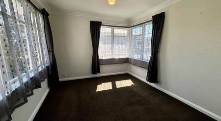 Renovated 3 bdrm home in handy location - Photo 2